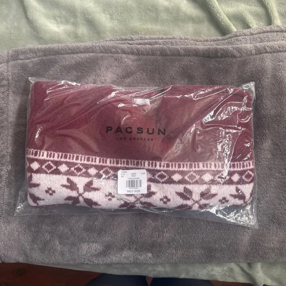 unopened pacsun sweater